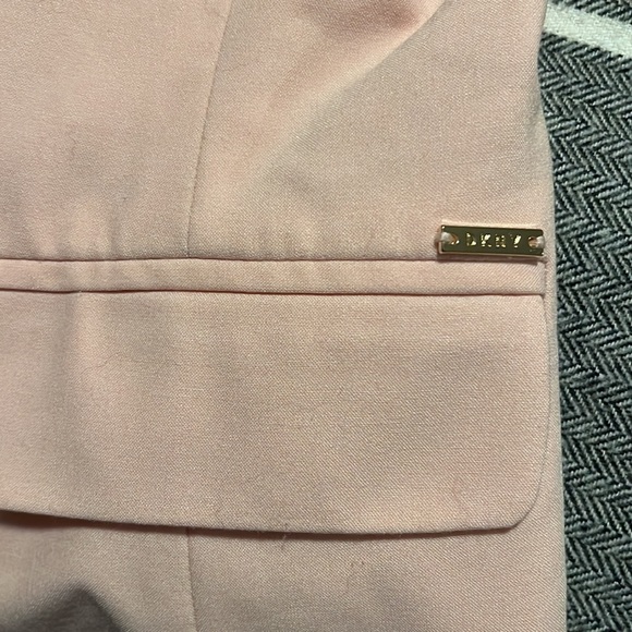 DKNY pink size 2 jacket with pockets. - Picture 6 of 7